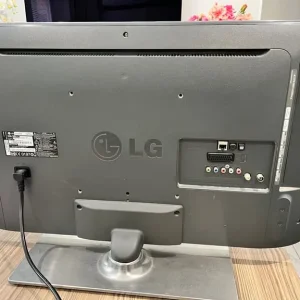 LG 32ins Freeview TV with Remote – 32LB58 - Image 2
