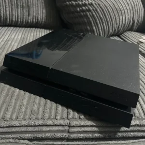 PS4 with 3 games - Image 2