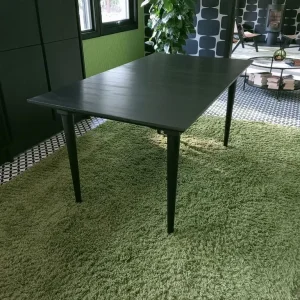 Black 4-6 seater kitchen/dining table and 4 white chairs - Image 4