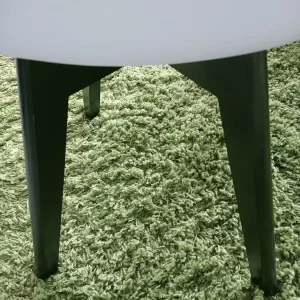 Black 4-6 seater kitchen/dining table and 4 white chairs - Image 5