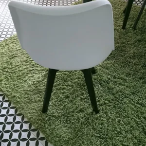 Black 4-6 seater kitchen/dining table and 4 white chairs - Image 6