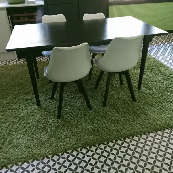 Black 4-6 seater kitchen/dining table and 4 white chairs