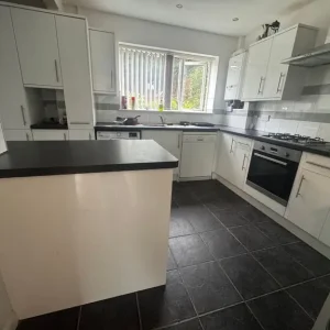 Single Room Available - Image 2