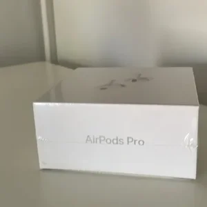 AirPods Pro 2nd gen with MagSafe case (USB-C) - Image 2