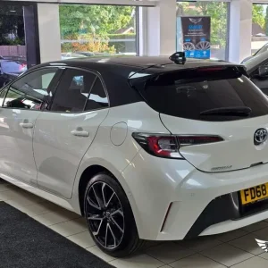 2019 Toyota Corolla 1.8L Hybrid Hatchback - Image 4