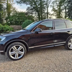 2017 Volkswagen Touareg 3.0 V6 TDI R-Line Plus Estate - Image 2