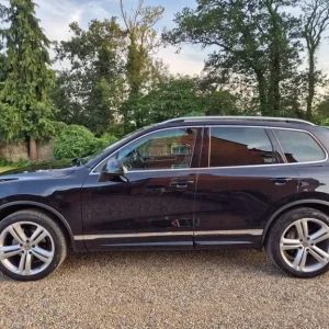 2017 Volkswagen Touareg 3.0 V6 TDI R-Line Plus Estate - Image 3