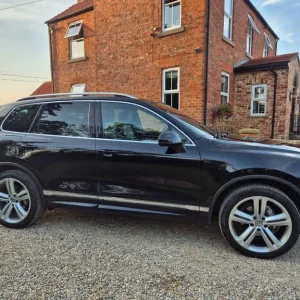 2017 Volkswagen Touareg 3.0 V6 TDI R-Line Plus Estate - Image 8