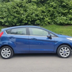 Ford Fiesta 1.4 Automatic 5-door 2009 - Image 2