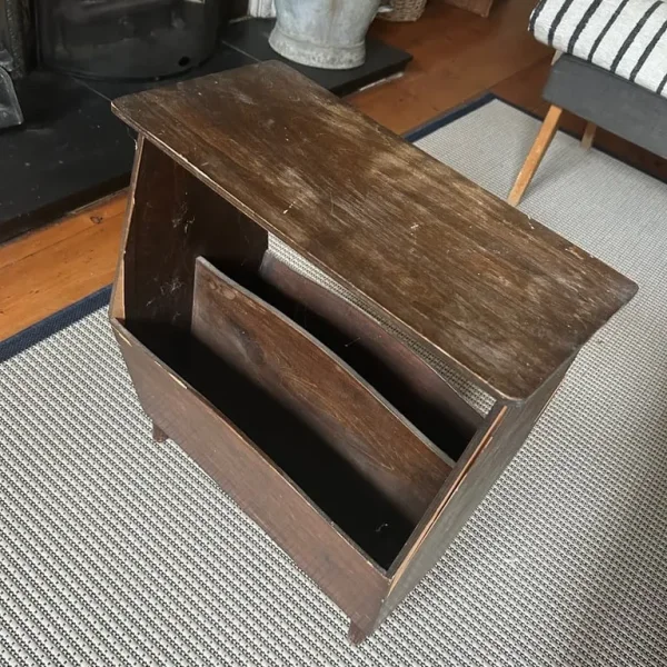 Side table magazine rack