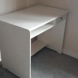 White desk - Image 2