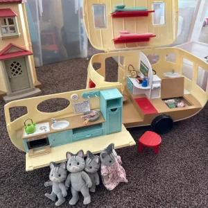 Sylvanian family caravan and car