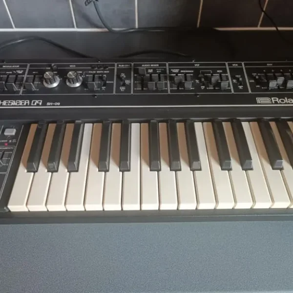 Roland SH09 Monosynth 1979 with a small tweak