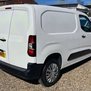 2021 Peugeot Partner 1.5 BlueHDi Panel Van - Image 5