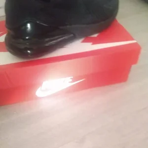 Mens Nike size 9 black trainers