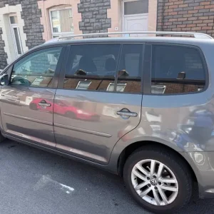 Volkswagen Touran 2011 Manual 5-door MPV - Image 2