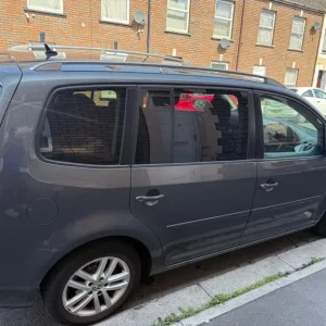 Volkswagen Touran 2011 Manual 5-door MPV - Image 4