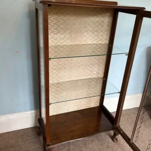 Vintage 1950s Wooden Display Cabinet with Key and 2 Glass Shelves - Image 3
