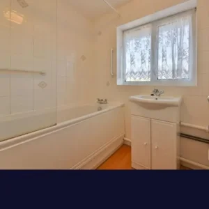 4 bedroom student house with private garden - Image 2