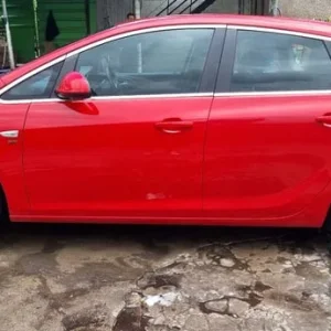 Vauxhall Astra Hatchback 2014 Manual 1.36L 5-door - Image 4