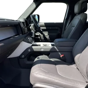2025 Land Rover Defender 110 3.0 D250 MHEV X-Dynamic HSE Auto 4WD Euro 6 (s/s) 5dr SUV Automatic - Image 3