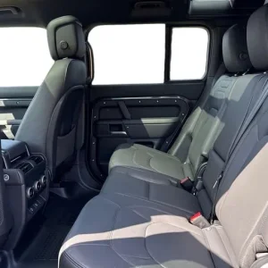 2025 Land Rover Defender 110 3.0 D250 MHEV X-Dynamic HSE Auto 4WD Euro 6 (s/s) 5dr SUV Automatic - Image 4