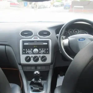 2006 Ford Focus Saloon Manual - Image 5
