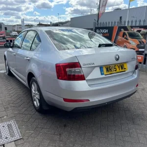 2015 Skoda Octavia 1.6 TDI CR SE 5-door Hatchback - Image 3