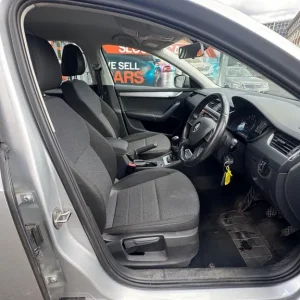 2015 Skoda Octavia 1.6 TDI CR SE 5-door Hatchback - Image 6
