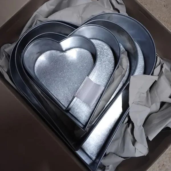 Heart shaped tins x 4
