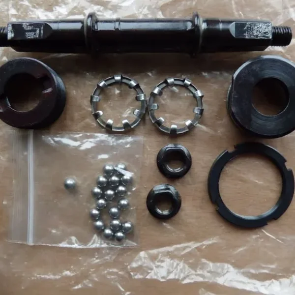 MTB BOTTOM BRACKET ASSEMBLY WITH 126mm BB AND SQUARE PEDALS
